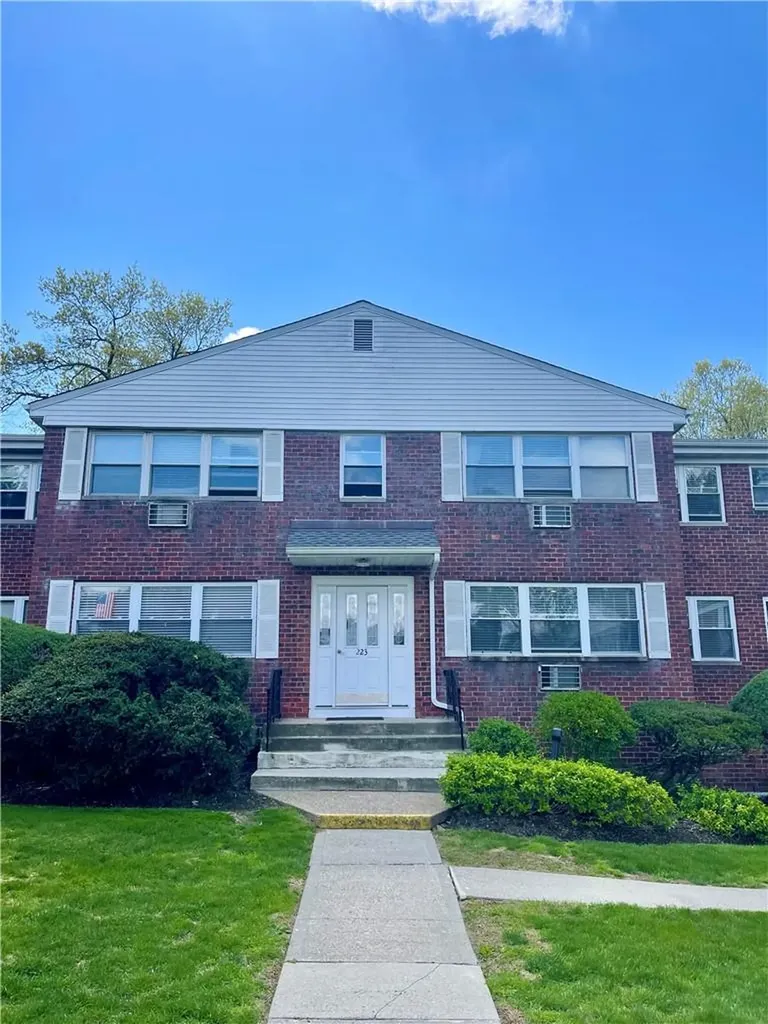 223 N Middletown Road Pearl River NY 10965