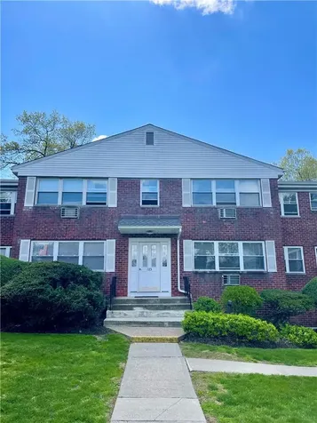 223 N Middletown Road Pearl River NY 10965