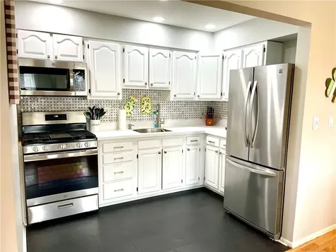 223 N Middletown Road Pearl River NY 10965