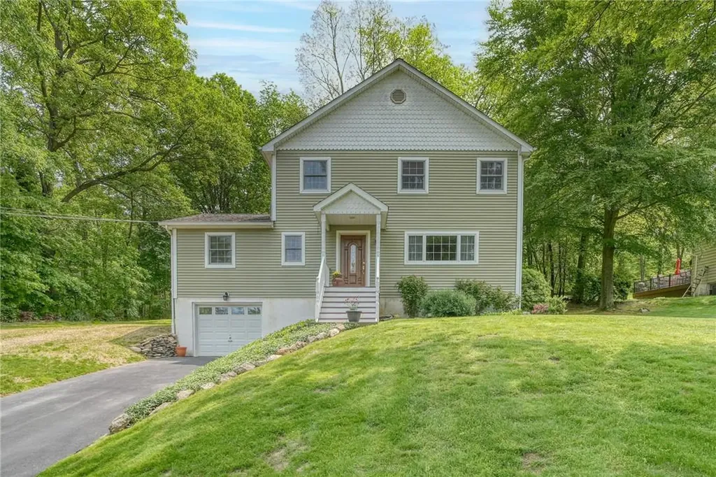 8 Roberts Drive Monroe NY 10950