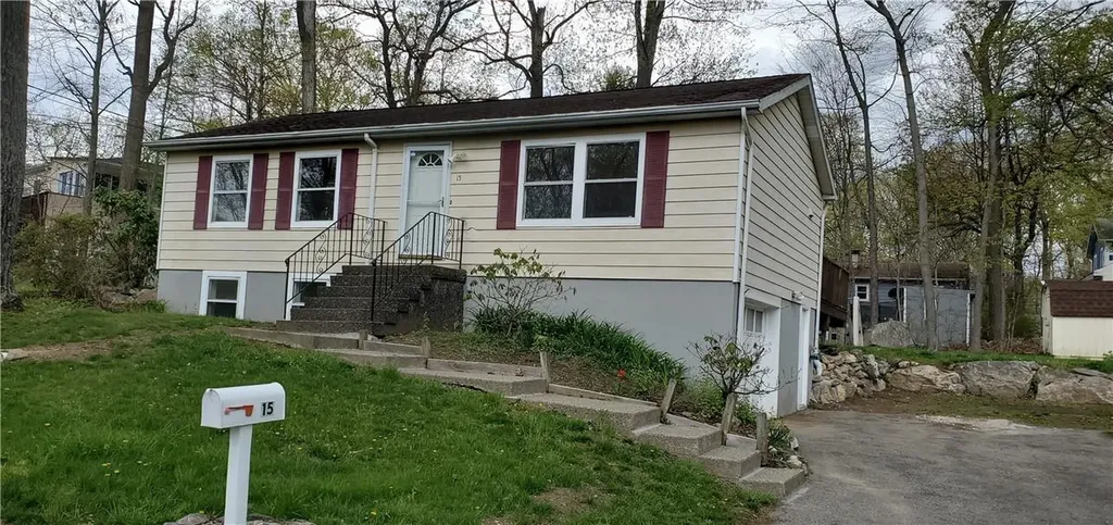 15 Quogue Road Patterson NY 12563