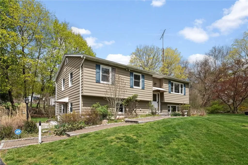 155 Stoneleigh Avenue Carmel NY 10512