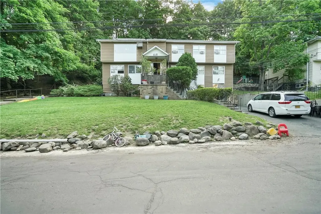 11 Emes Lane Monsey NY 10952
