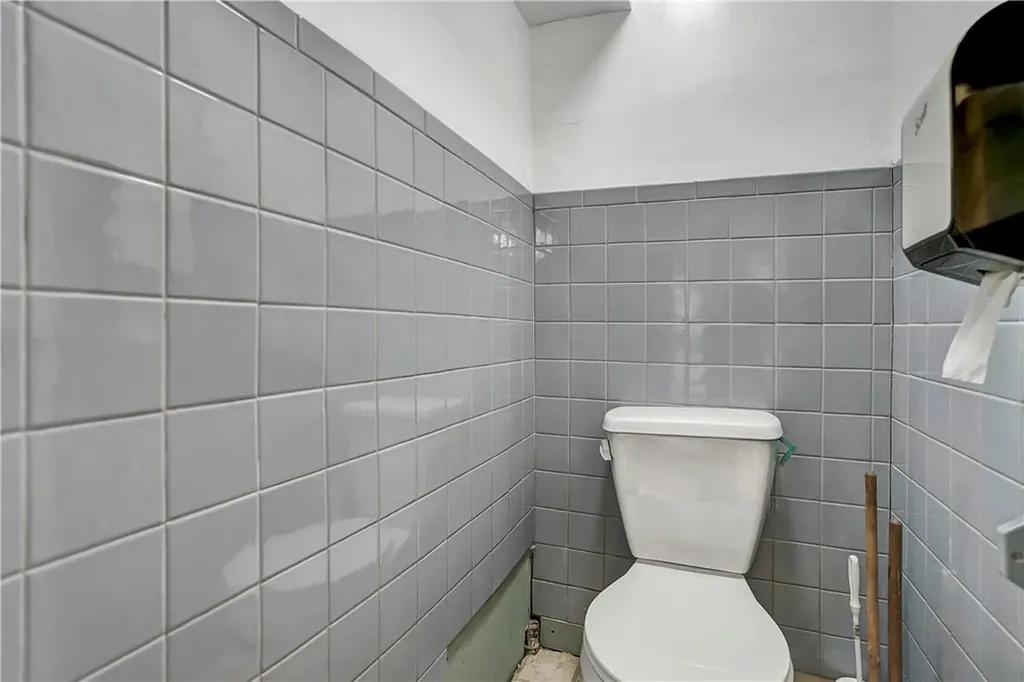 11 Emes Lane Monsey NY 10952