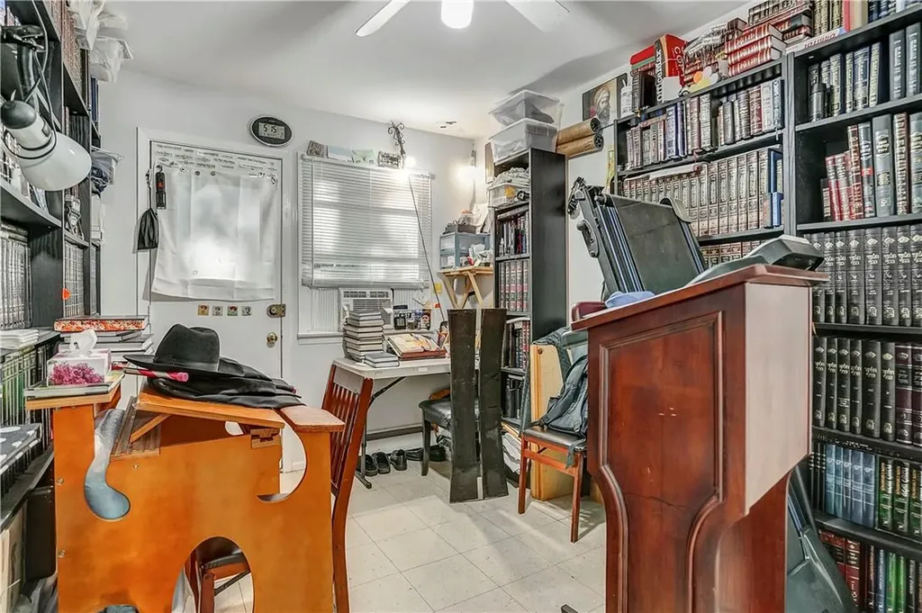 11 Emes Lane Monsey NY 10952