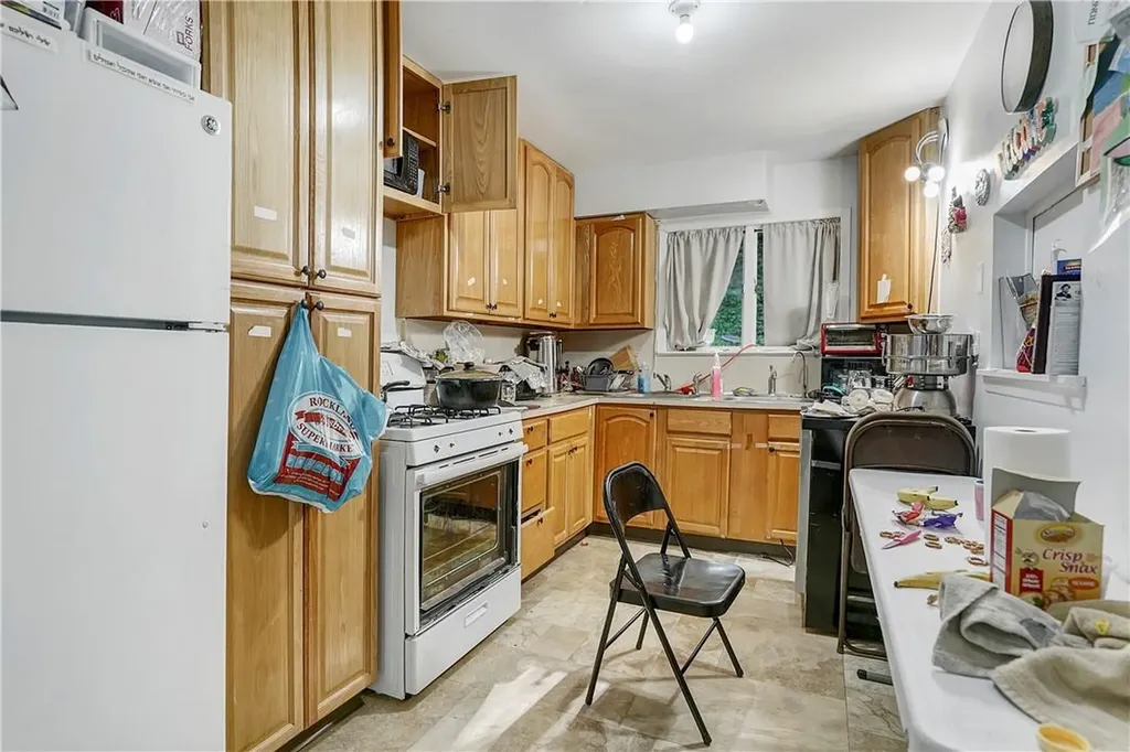 11 Emes Lane Monsey NY 10952