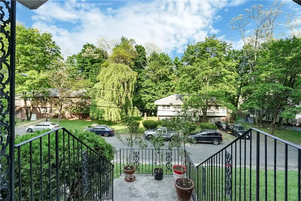 11 Emes Lane Monsey NY 10952