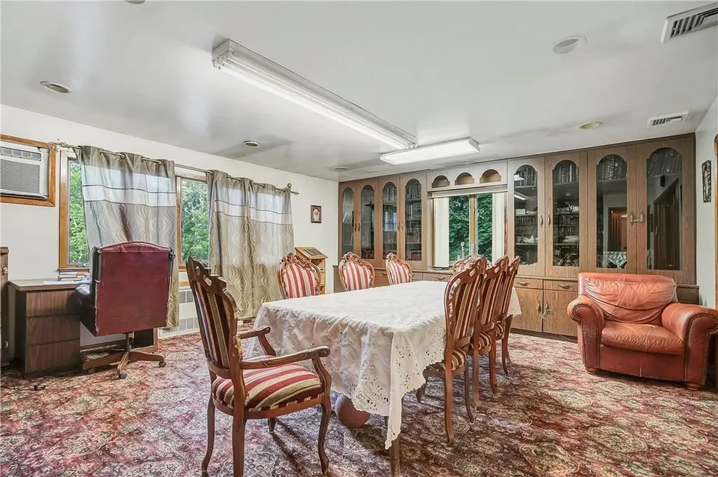 11 Emes Lane Monsey NY 10952