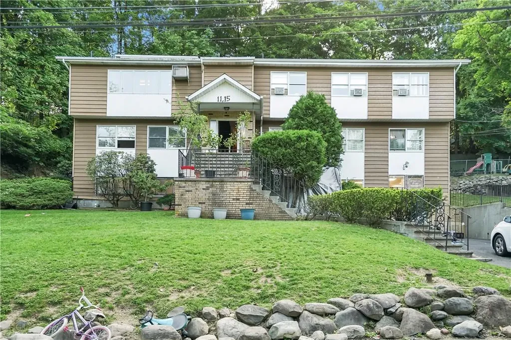 11 Emes Lane Monsey NY 10952