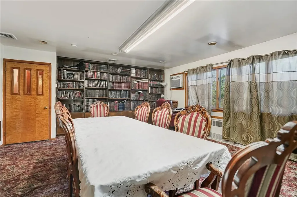 11 Emes Lane Monsey NY 10952