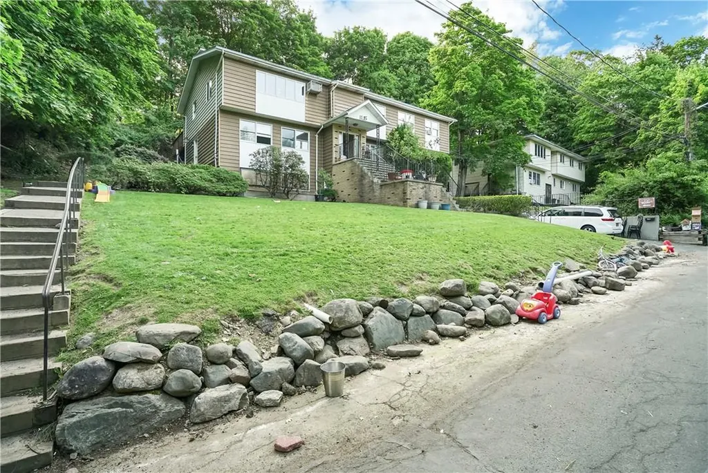 11 Emes Lane Monsey NY 10952