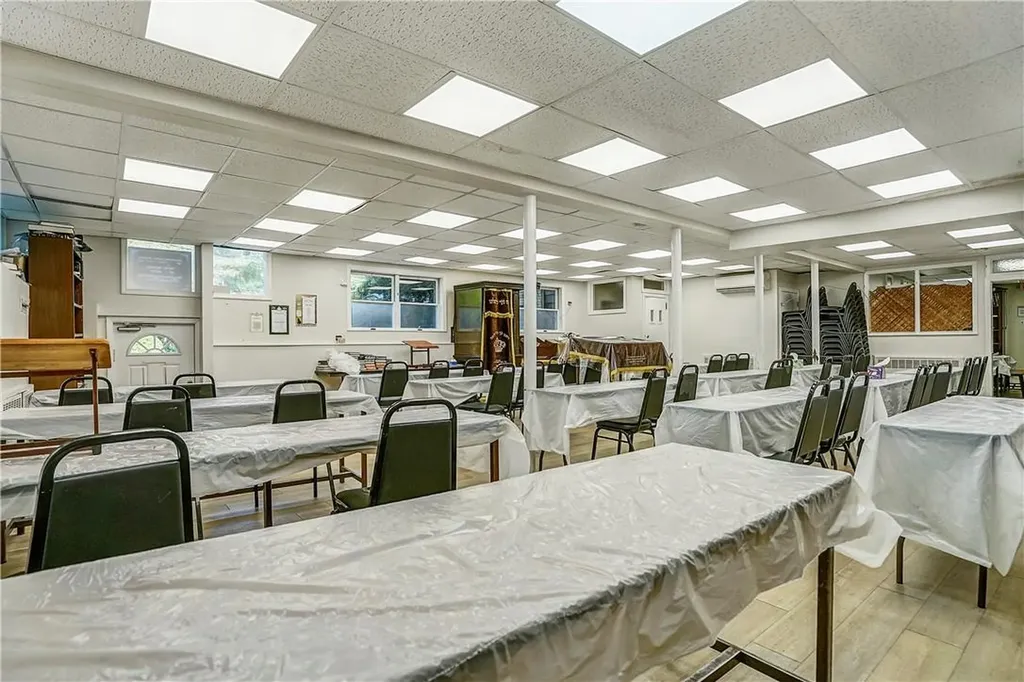 11 Emes Lane Monsey NY 10952