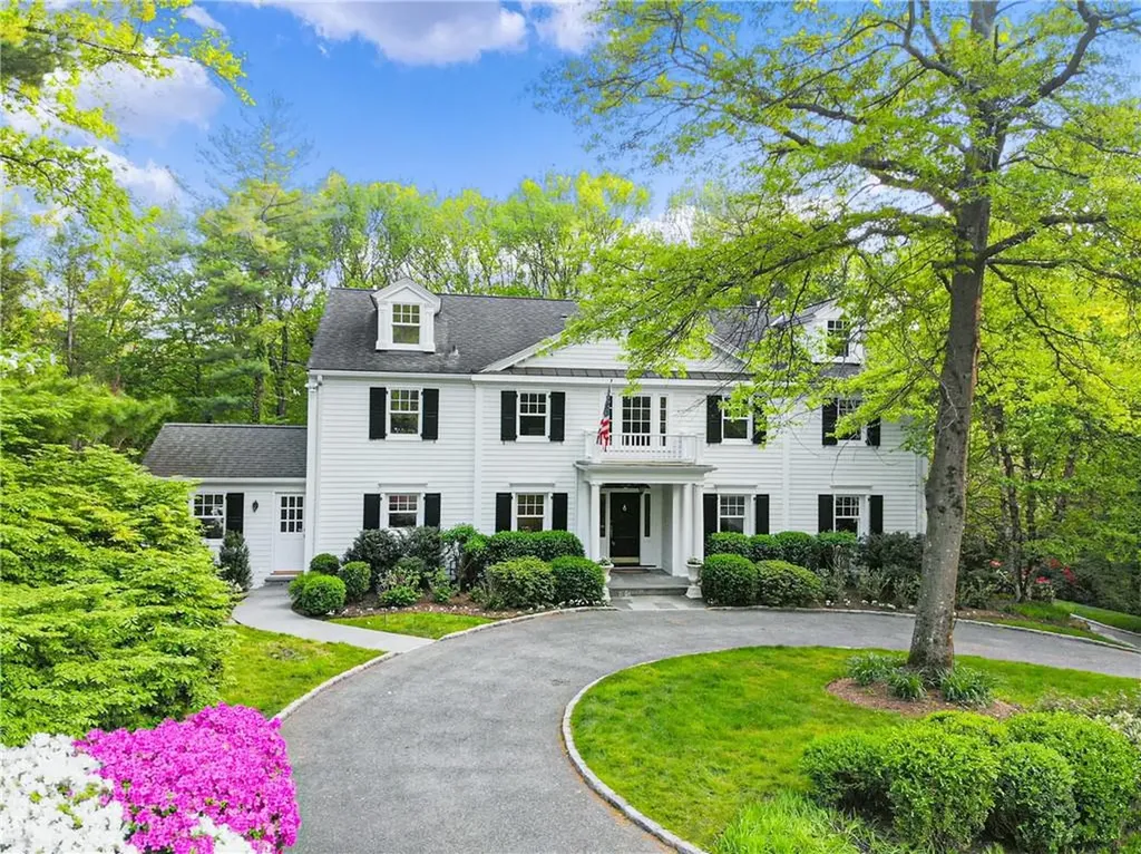 11 Hidden Green Lane Larchmont NY 10538