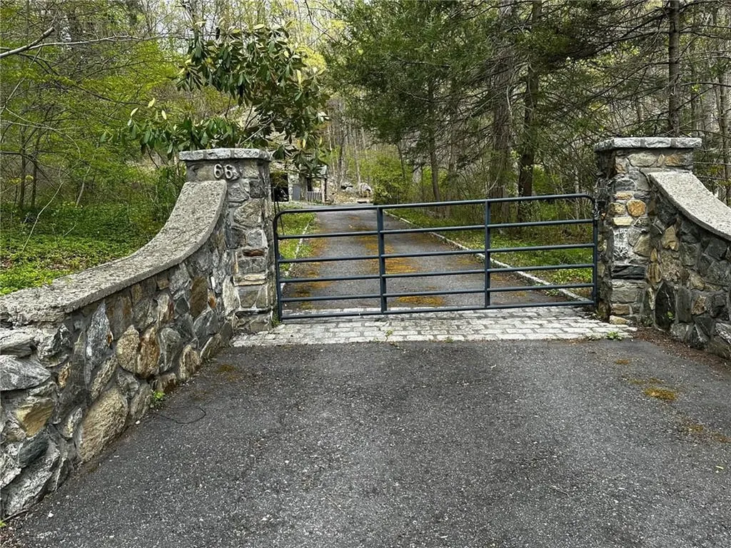 66 Seifert Lane Putnam Valley NY 10579