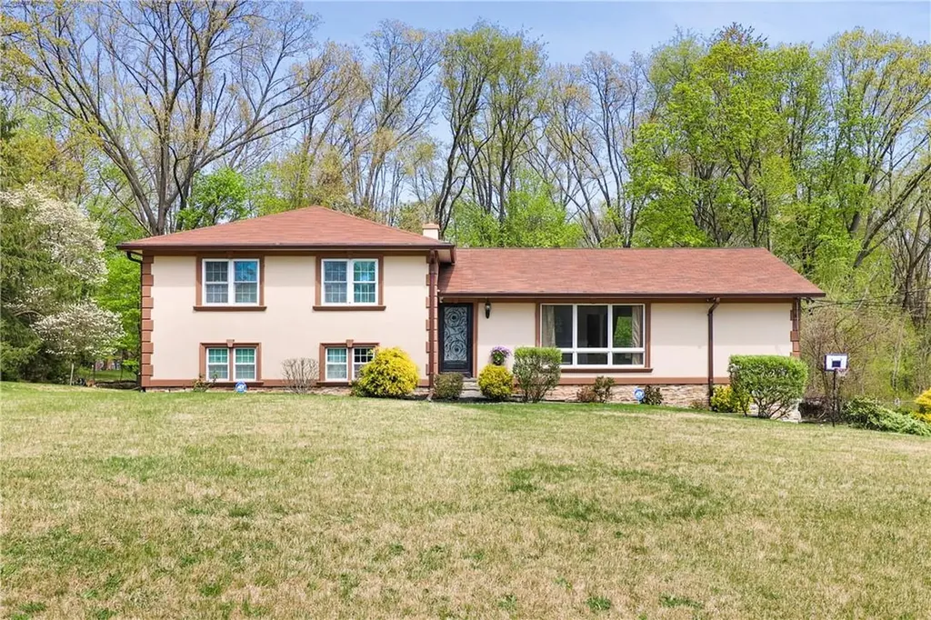 11 Lincoln Drive Poughkeepsie NY 12601
