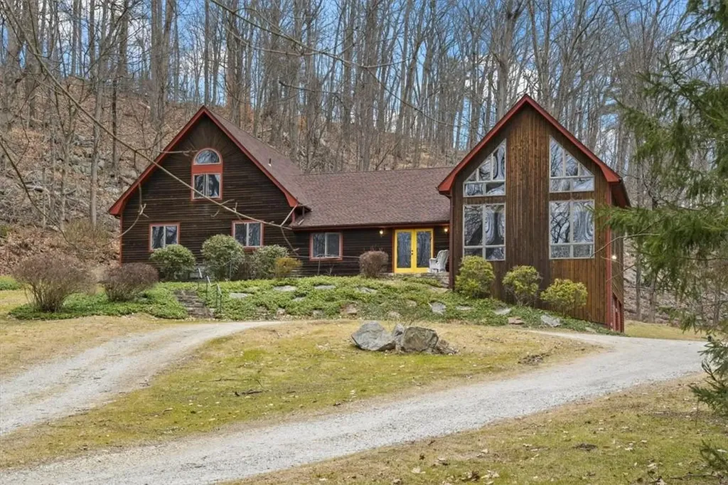121 Cornwall Hill Road Patterson NY 12563