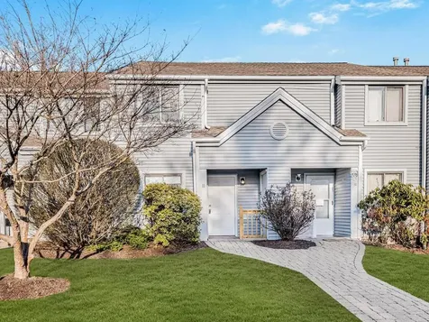 11 Country Place Mohegan Lake NY 10547