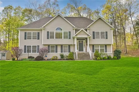 41 Derek Drive Hopewell Junction NY 12533