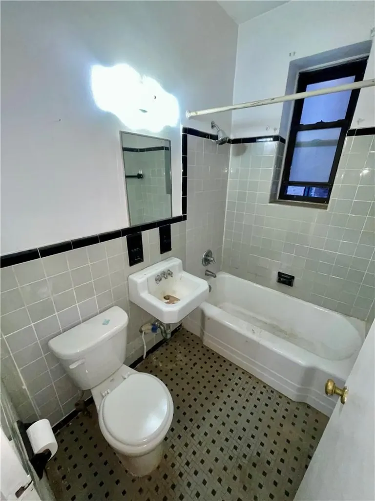 740 E 232nd Street Bronx NY 10466