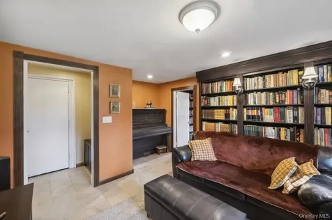 62 Mohegan Road Larchmont NY 10538
