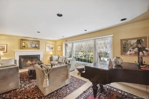 62 Mohegan Road Larchmont NY 10538