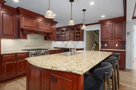 26 Plumwood Road Briarcliff Manor NY 10510