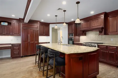 26 Plumwood Road Briarcliff Manor NY 10510