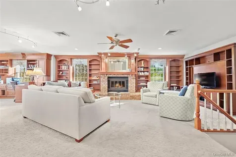 26 Plumwood Road Briarcliff Manor NY 10510