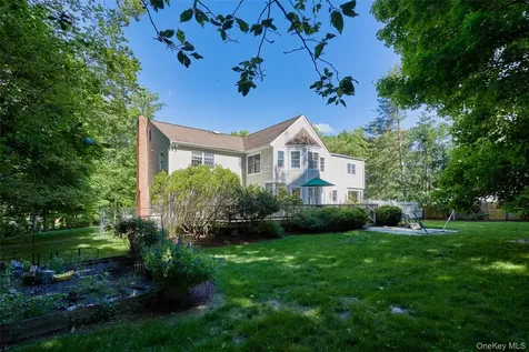 26 Plumwood Road Briarcliff Manor NY 10510