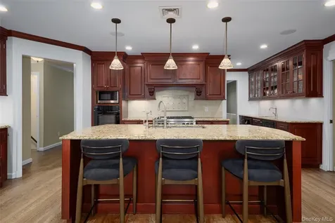 26 Plumwood Road Briarcliff Manor NY 10510