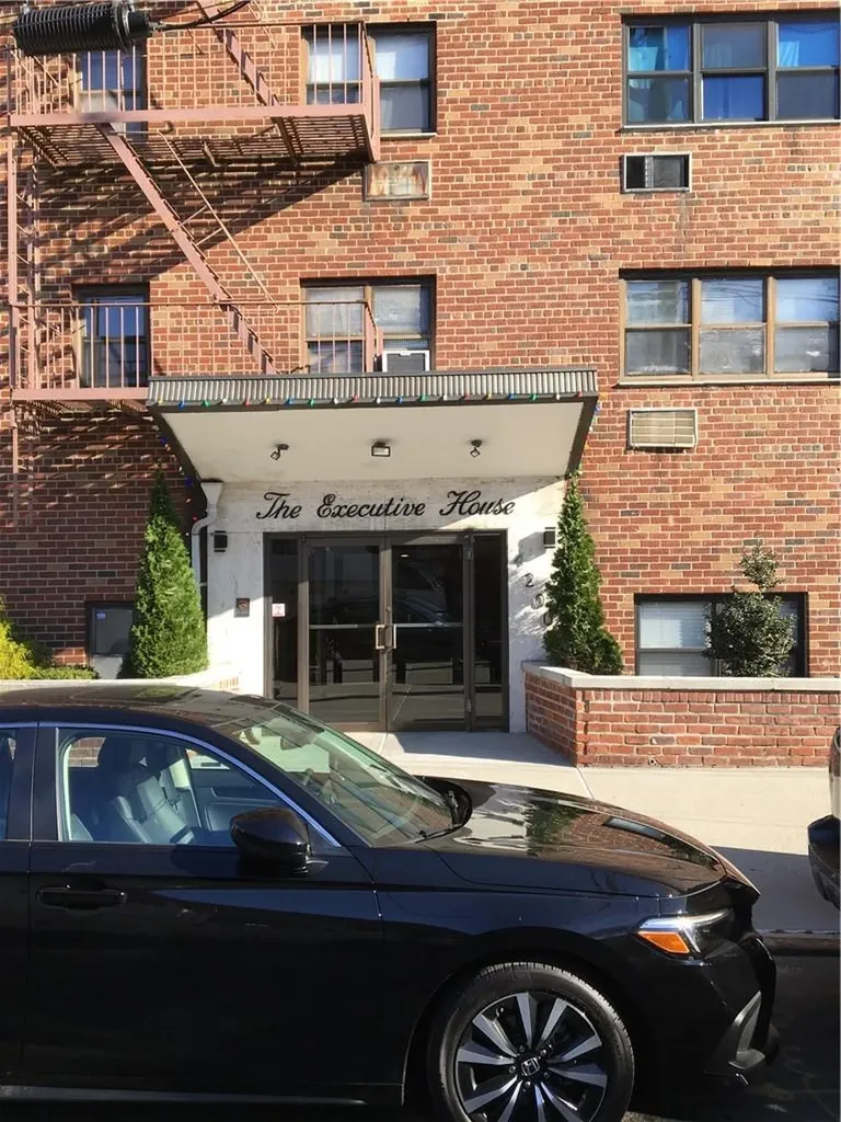 4200 Herkimer Place Bronx NY 10470