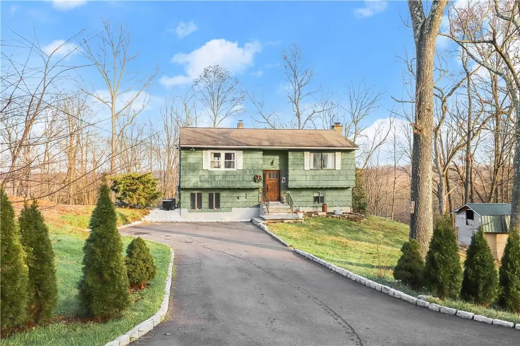 40 Lakespring Drive Brewster NY 10509