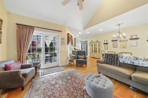 122 Parkview Drive Pleasantville NY 10570