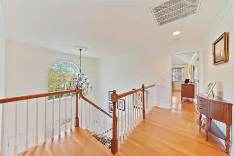 122 Parkview Drive Pleasantville NY 10570