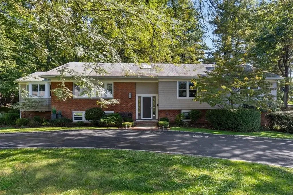 11 Douglas Circle Rye NY 10580