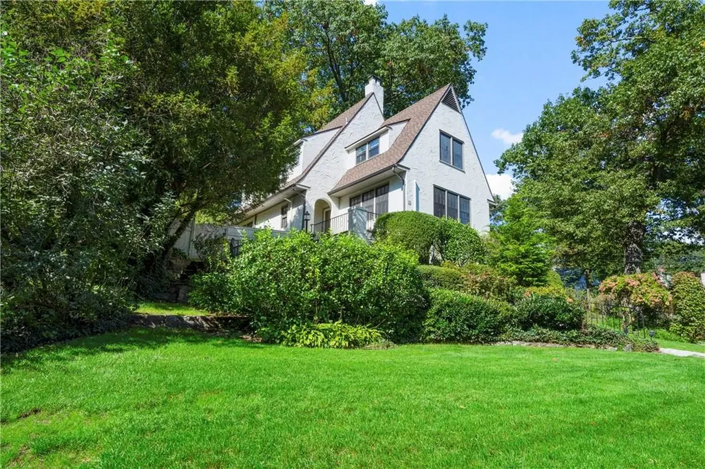 57 Valley Road Larchmont NY 10538