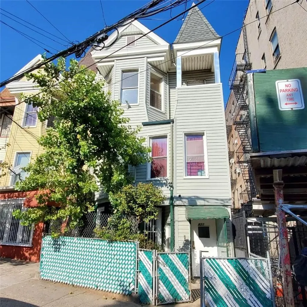 821 E 169th Street Bronx NY 10459