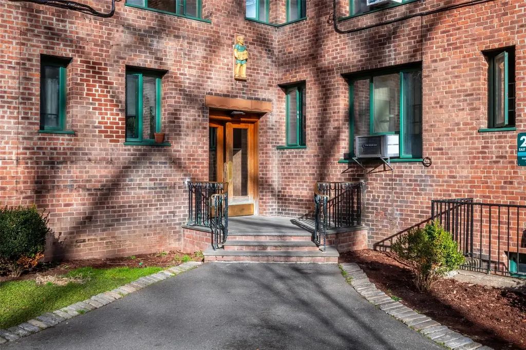 2120 E Tremont Avenue Bronx NY 10462