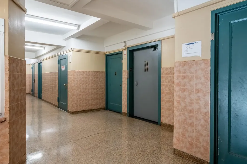 2120 E Tremont Avenue Bronx NY 10462