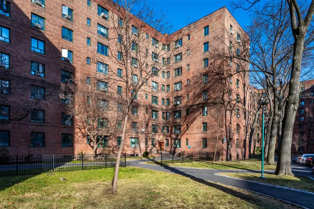 2120 E Tremont Avenue Bronx NY 10462