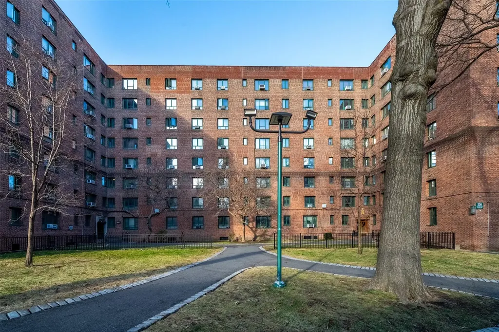 2120 E Tremont Avenue Bronx NY 10462