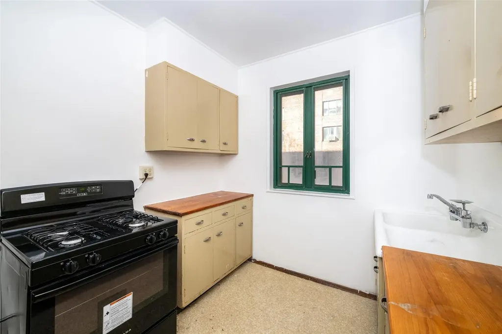 2120 E Tremont Avenue Bronx NY 10462