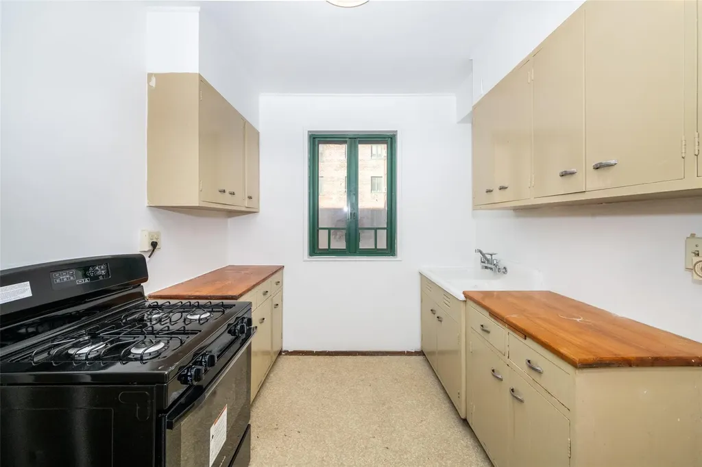 2120 E Tremont Avenue Bronx NY 10462