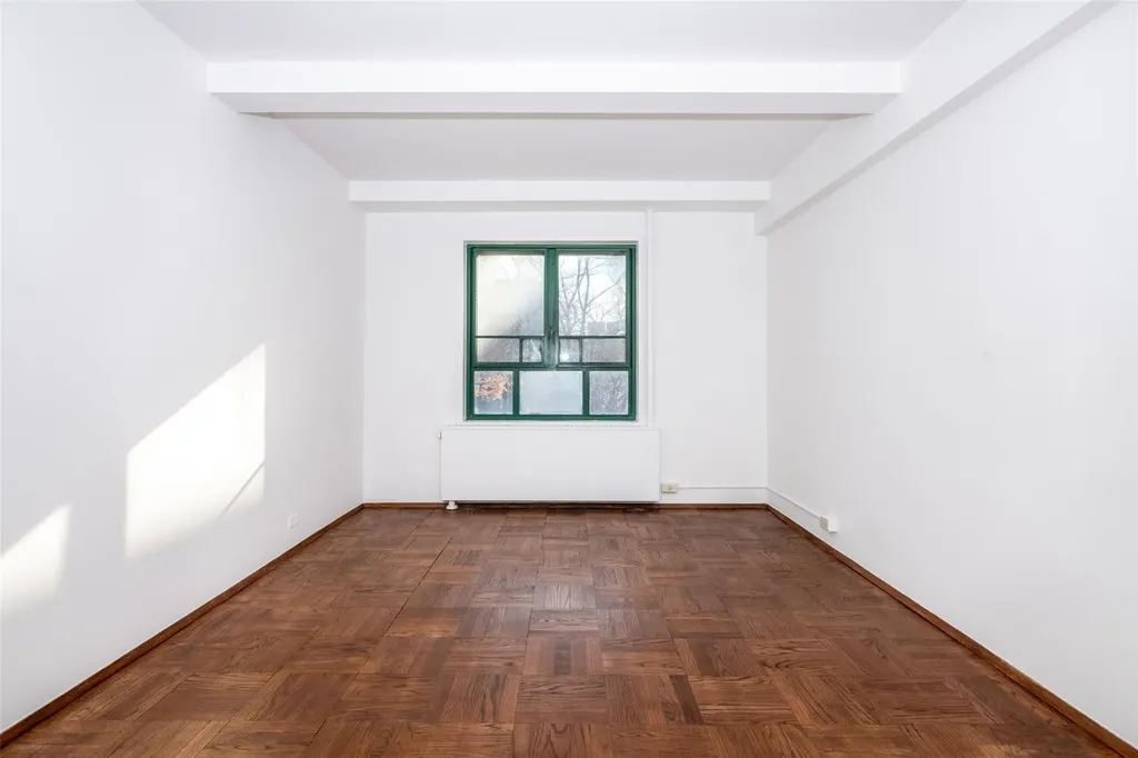 2120 E Tremont Avenue Bronx NY 10462