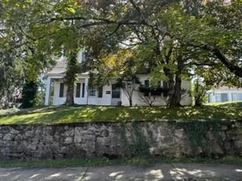 8 Oak Crescent Street Poughkeepsie NY 12601