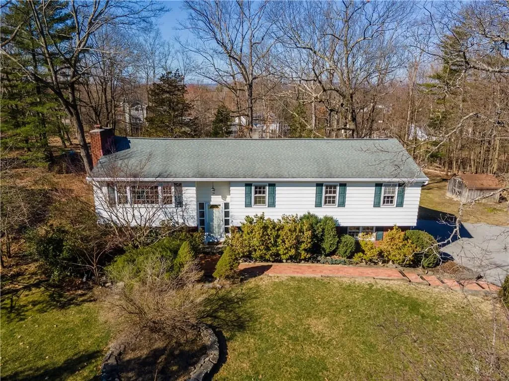 5 Manor Drive W Poughkeepsie NY 12603