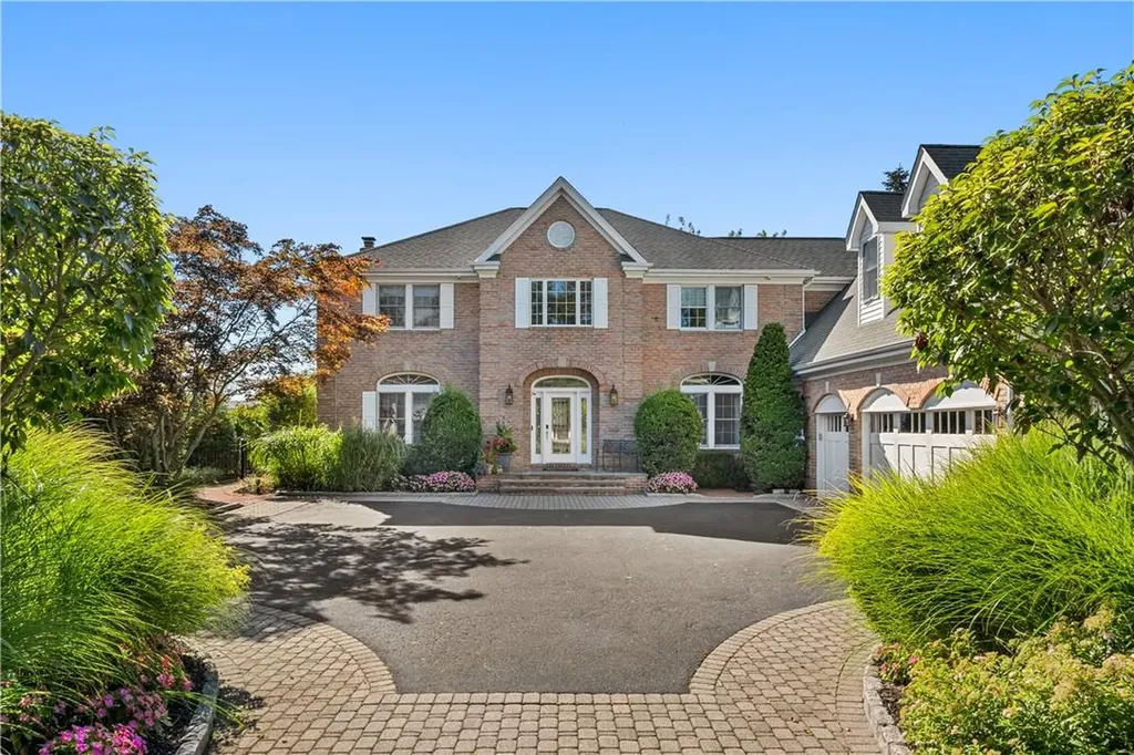 122 Elder Road Islip NY 11751