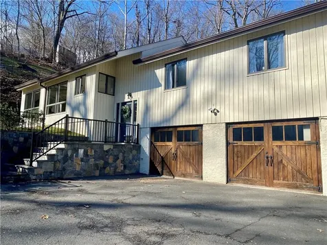 16a Highclere Lane Valhalla NY 10595