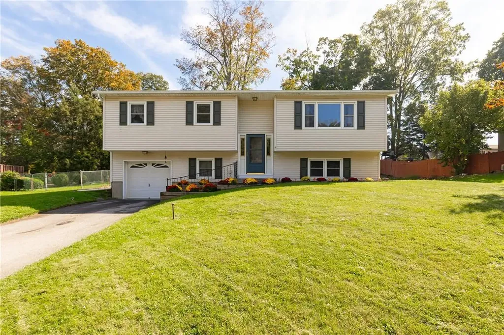 8 Dara Lane Poughkeepsie NY 12601