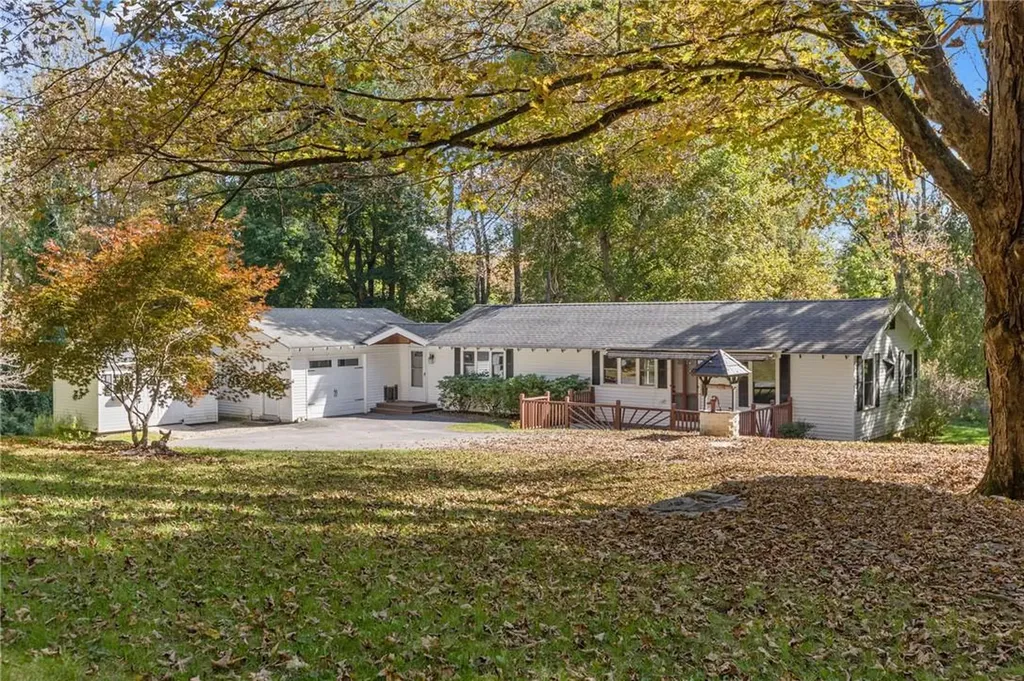 28 Minneluta Trail Sharon CT 06069